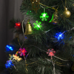 LED Ziemassvētku iekštelpu un ārtelpu virtene sniegpārslas / 10m / 3.6W / IP44 / RGB - daudzkrāsaina / 8 spīdēšanas režīmi / 100 LED diodi / savienojamā / 5903039732230 :: LED Ziemassvētku virtenes