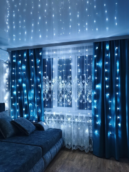 LED Ziemassvētku diožu virtene - aizkari vara stieple ar kristāliem / 2 x 1,5m / CW - auksti balta / 150 diodes / 10 līnijas / IP44 / 4,5W / LED nano stieple / 19-485
