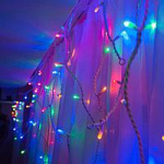 LED Ziemassvētku āra un iekštelpu lāstekas / 100 LED diodi / daudzkrāsainas + ZIBSUPLDZES efekts / 5,5m / IP44 / savienojamā / 4,08W / 19-514 :: LED virtenes lāstekas iekštelpām un mājas fasādei
